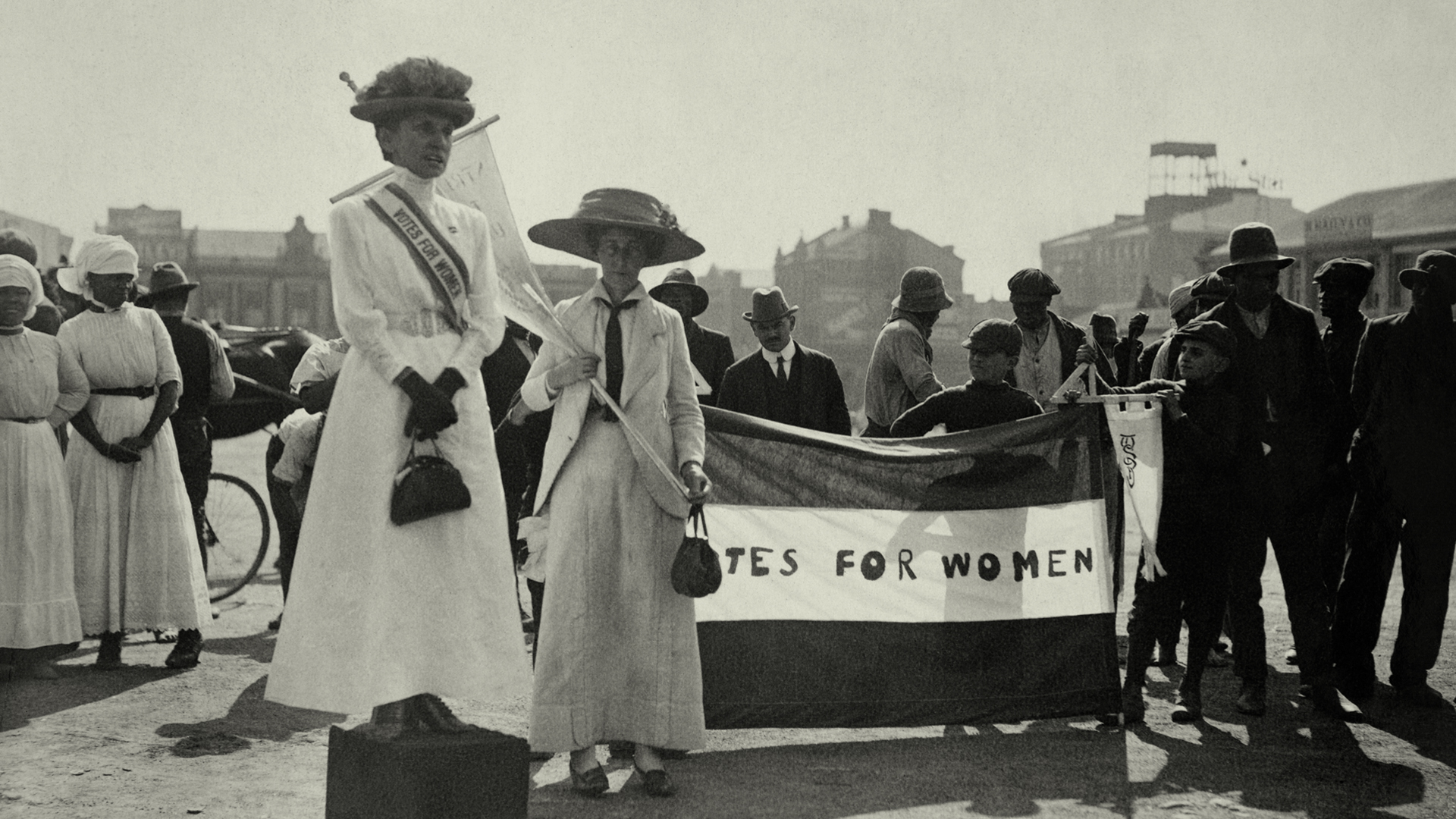 <p>Barry Hertzog&rsquo;s government extends the vote to white women in South Africa, so bolstering the dominance of the white minority.</p>